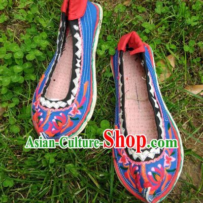 Chinese Traditional Yi Nationality Shoes Yunnan Ethnic Woman Shoes National Embroidered Blue Cloth Shoes