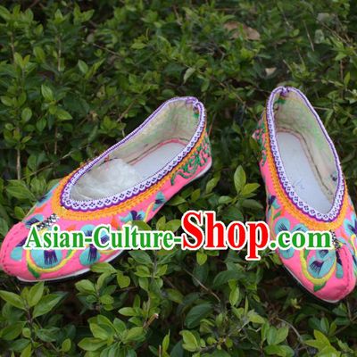 Chinese National Pink Embroidered Shoes Handmade Strong Cloth Soles Shoes Ethnic Female Shoes Traditional Yi Nationality Shoes