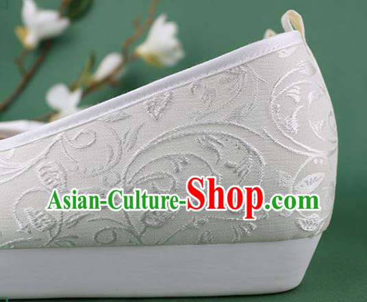 Chinese Ancient Princess Shoes White Brocade Shoes Traditional Ming Dynasty Hanfu Shoes Chinese Ancient Princess Shoes White Brocade Shoes Traditional Ming Dynasty Hanfu Shoes