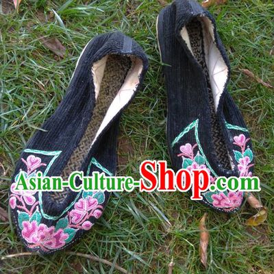 Chinese Traditional Folk Dance Shoes Yunnan Ethnic Embroidered Shoes National Black Cloth Shoes