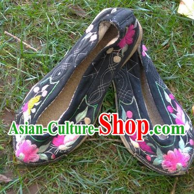 Chinese Yunnan Ethnic Embroidered Shoes National Black Cloth Shoes Traditional Folk Dance Shoes