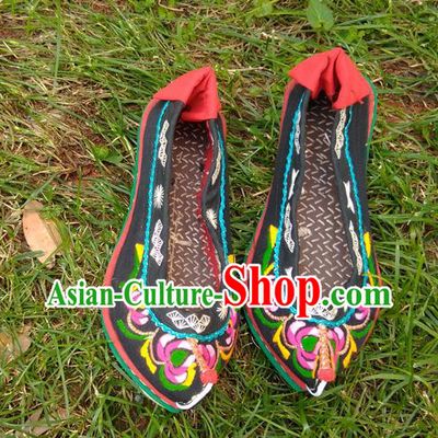 Chinese Yunnan Ethnic Black Embroidered Shoes National Cloth Shoes Traditional Yi Nationality Folk Dance Shoes