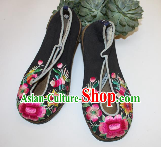 Chinese Handmade Bai Nationality Woman Shoes Folk Dance Shoes Traditional Black Embroidered Shoes Chinese Handmade Bai Nationality Woman Shoes Folk Dance Shoes Traditional Black Embroidered Shoes
