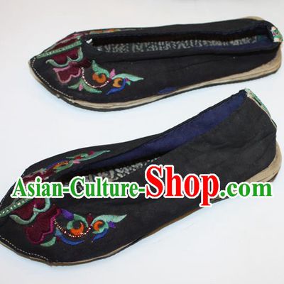 Chinese Folk Dance Black Cloth Shoes Traditional Embroidered Shoes Handmade Yi Nationality Woman Shoes