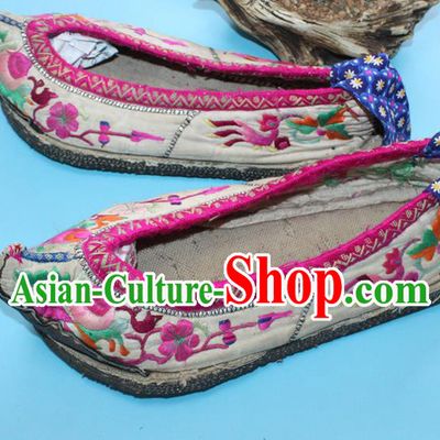Chinese Traditional Ethnic Full Embroidered Shoes Handmade Bai Nationality Shoes Yunnan Woman White Satin Shoes