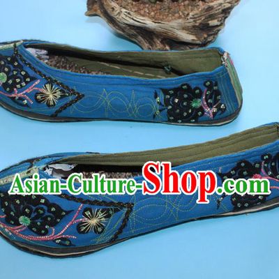 Chinese Yunnan Woman Blue Cloth Shoes Traditional Ethnic Embroidered Shoes Handmade Yi Nationality Shoes