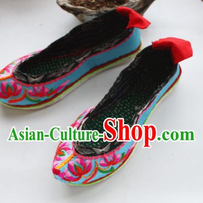 Chinese Traditional Ethnic Embroidered Shoes Handmade Yi Nationality Female Shoes Yunnan Blue Satin Shoes