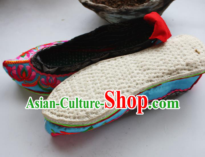 Chinese Traditional Ethnic Embroidered Shoes Handmade Yi Nationality Female Shoes Yunnan Blue Satin Shoes Chinese Traditional Ethnic Embroidered Shoes Handmade Yi Nationality Female Shoes Yunnan Blue Satin Shoes