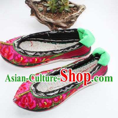 Chinese Yi Nationality Female Shoes Handmade Yunnan Ethnic Rosy Cloth Shoes Traditional Embroidered Shoes