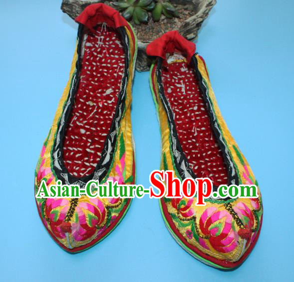 Chinese Handmade Yunnan Ethnic Yellow Satin Shoes Traditional Embroidered Shoes Yi Nationality Female Shoes Chinese Handmade Yunnan Ethnic Yellow Satin Shoes Traditional Embroidered Shoes Yi Nationality Female Shoes