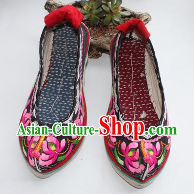 Chinese Handmade Yunnan Ethnic Shoes Traditional Black Embroidered Shoes Yi Nationality Dance Shoes
