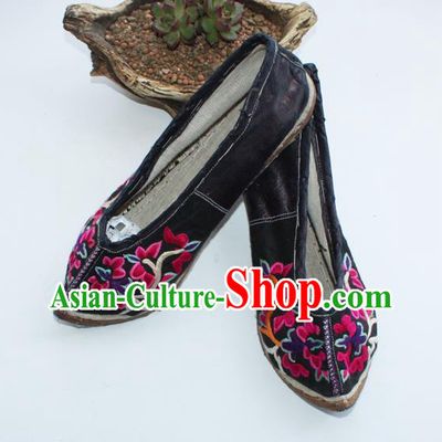 Chinese Yunnan Ethnic Shoes Traditional Black Cloth Embroidered Shoes Handmade Shui Nationality Female Shoes