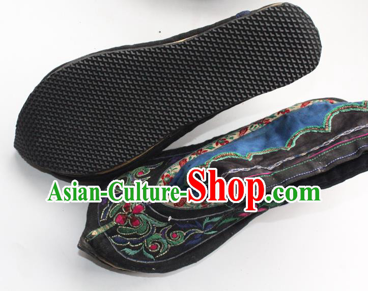 China Handmade Yi Nationality Shoes Yunnan Embroidered Black Boots China Handmade Yi Nationality Shoes Yunnan Embroidered Black Boots