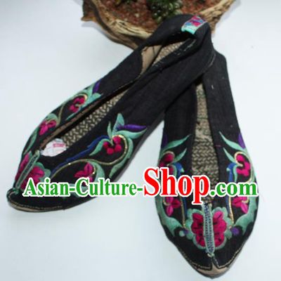 Chinese Handmade Strong Cloth Soles Shoes Yi Nationality Black Embroidered Shoes Yunnan Ethnic Folk Dance Shoes