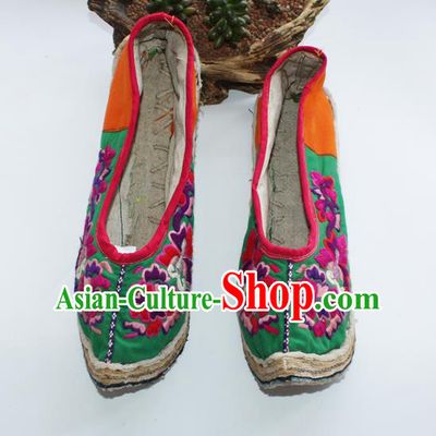 Chinese Yunnan National Woman Shoes Handmade Ethnic Strong Cloth Soles Shoes Shui Nationality Green Embroidered Shoes