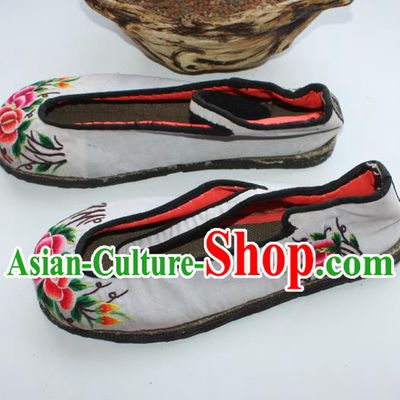Chinese Bai Nationality White Embroidered Shoes Yunnan National Woman Shoes Handmade Ethnic Folk Dance Shoes