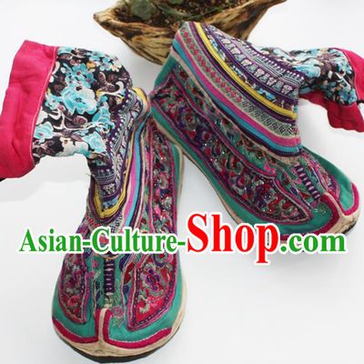 China Yunnan Full Embroidered Boots Handmade Yi Nationality Dance Shoes