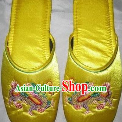 Chinese Handmade Yellow Satin Shoes Embroidery Dragon Slippers Wedding Shoes