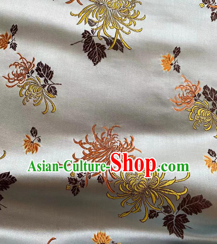 Chinese Silk Fabric Classical Chrysanthemum Pattern Brocade Argent Satin Cloth Traditional Cheongsam Jacquard Drapery Chinese Silk Fabric Classical Chrysanthemum Pattern Brocade Argent Satin Cloth Traditional Cheongsam Jacquard Drapery