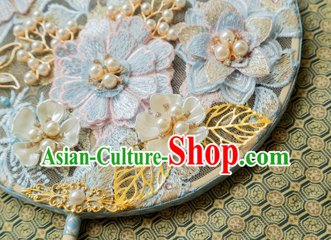 China Traditional Wedding Pearls Fan Bride Palace Fan Classical Embroidered Fan Handmade Silk Fan China Traditional Wedding Pearls Fan Bride Palace Fan Classical Embroidered Fan Handmade Silk Fan