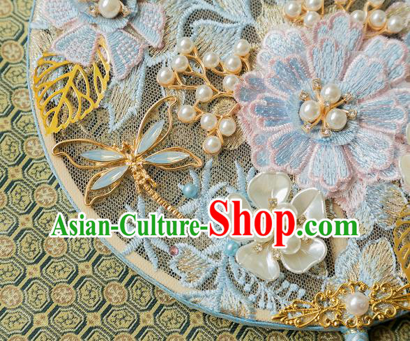 China Traditional Wedding Pearls Fan Bride Palace Fan Classical Embroidered Fan Handmade Silk Fan China Traditional Wedding Pearls Fan Bride Palace Fan Classical Embroidered Fan Handmade Silk Fan