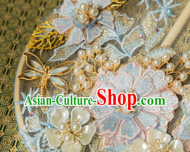 China Traditional Wedding Pearls Fan Bride Palace Fan Classical Embroidered Fan Handmade Silk Fan China Traditional Wedding Pearls Fan Bride Palace Fan Classical Embroidered Fan Handmade Silk Fan