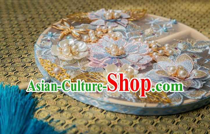 China Traditional Wedding Pearls Fan Bride Palace Fan Classical Embroidered Fan Handmade Silk Fan China Traditional Wedding Pearls Fan Bride Palace Fan Classical Embroidered Fan Handmade Silk Fan