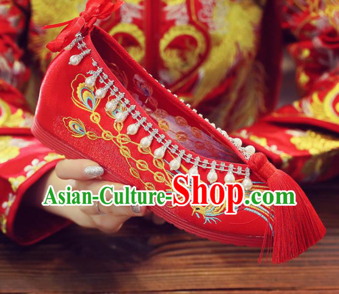 China Embroidered Phoenix Shoes Handmade Bride Shoes Xiuhe Red Satin Shoes Pearls Wedding Shoes China Embroidered Phoenix Shoes Handmade Bride Shoes Xiuhe Red Satin Shoes Pearls Wedding Shoes