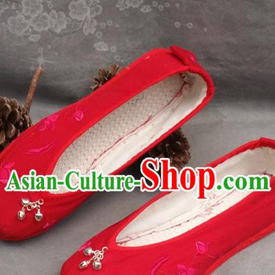 Handmade China Yunnan Ethnic Wedding Shoes Folk Dance Shoes National Woman Red Velvet Shoes