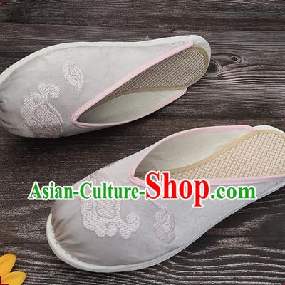 Chinese Woman Slippers National Shoes Handmade Embroidery Cloud Argent Satin Shoes