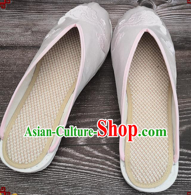 Chinese Woman Slippers National Shoes Handmade Embroidery Cloud Argent Satin Shoes Chinese Woman Slippers National Shoes Handmade Embroidery Cloud Argent Satin Shoes