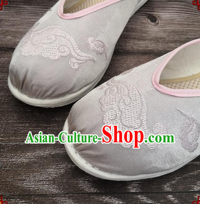 Chinese Woman Slippers National Shoes Handmade Embroidery Cloud Argent Satin Shoes Chinese Woman Slippers National Shoes Handmade Embroidery Cloud Argent Satin Shoes