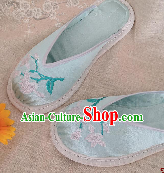 Chinese National Strong Cloth Shoes Handmade Embroidery Light Green Satin Shoes Woman Slippers Chinese National Strong Cloth Shoes Handmade Embroidery Light Green Satin Shoes Woman Slippers
