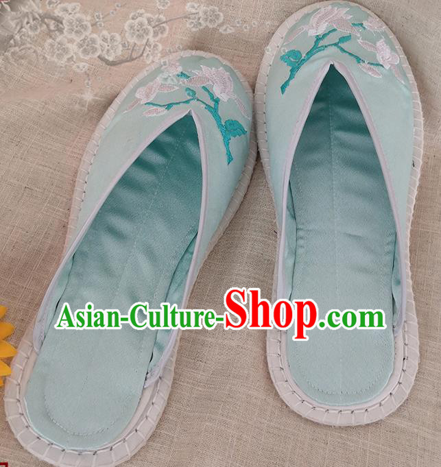 Chinese National Strong Cloth Shoes Handmade Embroidery Light Green Satin Shoes Woman Slippers Chinese National Strong Cloth Shoes Handmade Embroidery Light Green Satin Shoes Woman Slippers