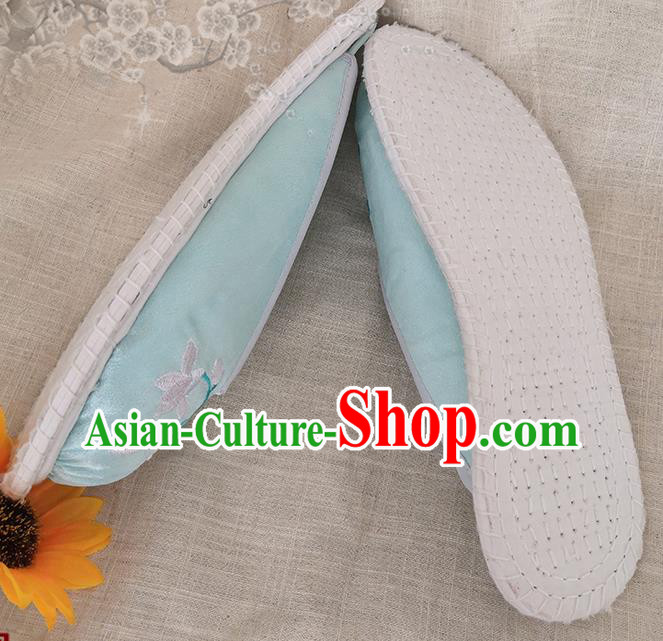 Chinese National Strong Cloth Shoes Handmade Embroidery Light Green Satin Shoes Woman Slippers Chinese National Strong Cloth Shoes Handmade Embroidery Light Green Satin Shoes Woman Slippers