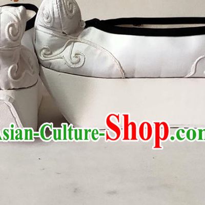 China Traditional Peking Opera Xiaosheng Shoes Beijing Opera White Embroidered Shoes Yue Opera Scholar Shoes