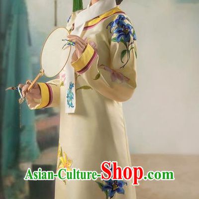 China Qing Dynasty Imperial Consort Embroidered Yellow Dress Traditional Historical Clothing Ancient Court Woman Garment Costumes