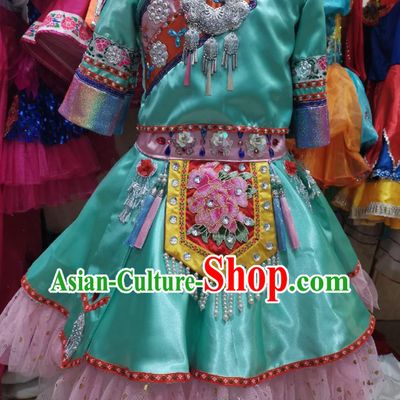 China Pumi Nationality Girl Performance Apparels Ethnic Folk Dance Costumes Lisu Minority Children Green Dress Uniforms