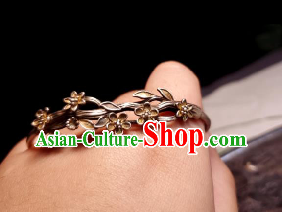 China Traditional Wristlet Accessories Handmade Silver Bangle Jewelry Ancient Minguo Bells Bracelet China Traditional Wristlet Accessories Handmade Silver Bangle Jewelry Ancient Minguo Bells Bracelet