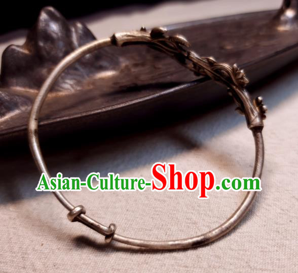 China Traditional Wristlet Accessories Handmade Silver Bangle Jewelry Ancient Minguo Bells Bracelet China Traditional Wristlet Accessories Handmade Silver Bangle Jewelry Ancient Minguo Bells Bracelet