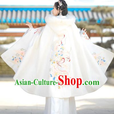 China Ming Dynasty Noble Lady Embroidered Cloak Clothing Ancient Princess Garment Costume Traditional Hanfu White Woolen Mantle