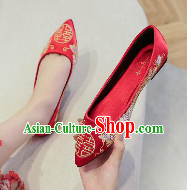 Chinese Handmade Wedding Shoes Embroidered Dragon and Phoenix Shoes Red Satin Shoes Chinese Handmade Wedding Shoes Embroidered Dragon and Phoenix Shoes Red Satin Shoes