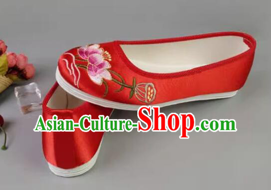 Chinese Embroidered Shoes Handmade Old Peking Shoes Red Satin Wedding Shoes Chinese Embroidered Shoes Handmade Old Peking Shoes Red Satin Wedding Shoes