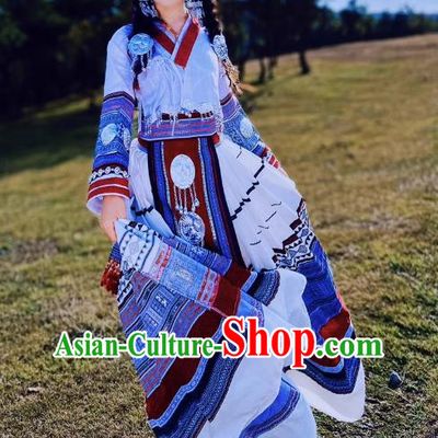 Yunnan Miaojiang Exotic Girl White Suit Ethnic Style