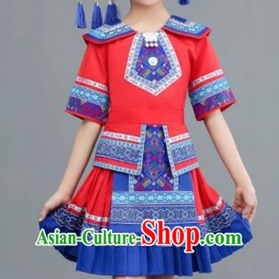 Children Clothing of The Zhuang Nationality On June 1