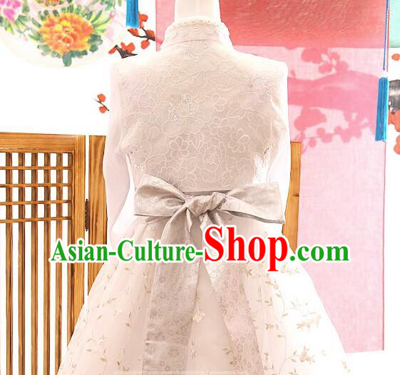 Korean Embroidered White Hanbok Bride Celebration Costume Traditional Wedding Dress Pearls Fashion Korean Embroidered White Hanbok Bride Celebration Costume Traditional Wedding Dress Pearls Fashion