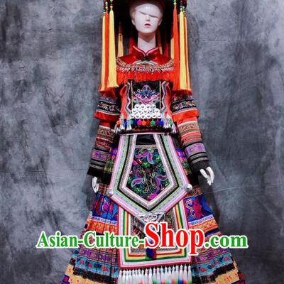 Pointed Toed Yao People Dressed Up In 56 Ethnic Performances And Performance Costumes On March 3 Yao People Catwalk