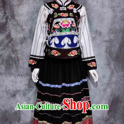 Clothes Of The Buyi Nationality 56 Ethnic Minorities Dress Up On Catwalks And Perform Costumes
