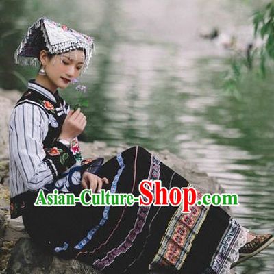 Clothes Of The Buyi Nationality 56 Ethnic Minorities Dress Up On Catwalks And Perform Costumes