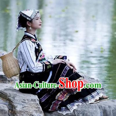 Clothes Of The Buyi Nationality 56 Ethnic Minorities Dress Up On Catwalks And Perform Costumes